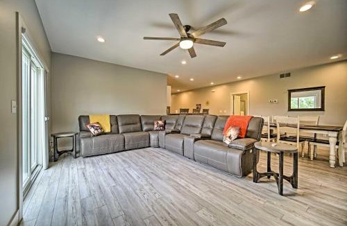 Grass Lake Apartment | Modern Apartment with Deck 3 Miles to Grass Lake!