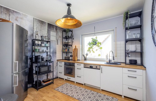 Odenthal Apartment | Modern apartment with balcony & 2 parking spaces