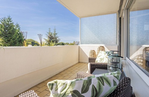 Odenthal Apartment | Modern apartment with balcony & 2 parking spaces
