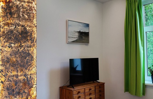 Schwerin Apartment | Modern apartment with fireplace, e-charging station and free parking space