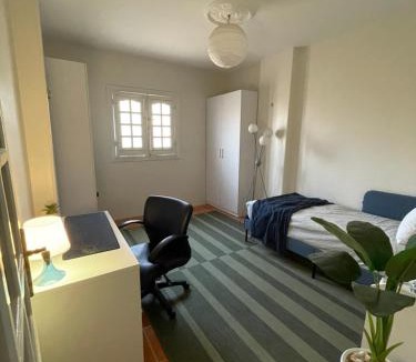 As-Salam Apartment | Modern Apartment with Espresso Bar & Balcony