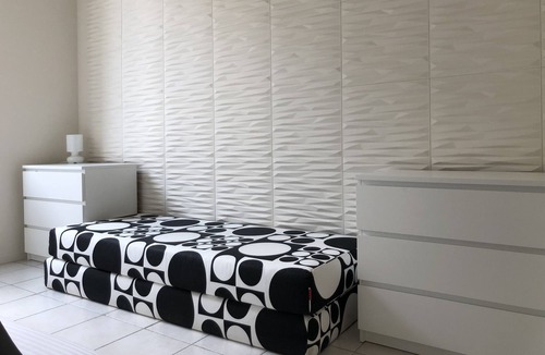 Opera Apartment | Modern apartment with a side view of the old harbor