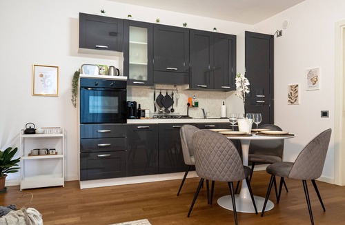 Old Town Apartment | Modern apartment with private park - Maison Blanche