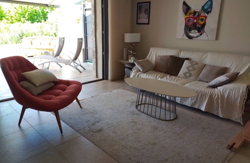 Gairaut Apartment | Modern apartment with large terrace