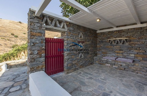 Koundouros Apartment | modern apartment with pool and sea view ideal for a family or group of friends