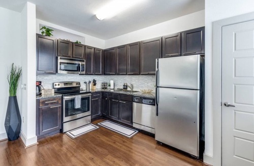 Washington Ave./ Memorial Park Apartment | Modern Apartment with WiFi, pool and fitness room in vibrant Houston