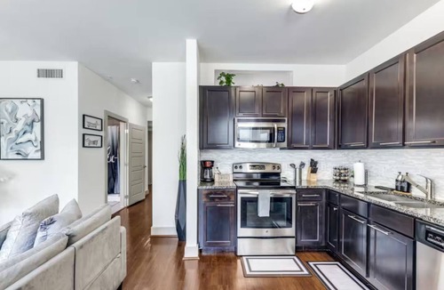 Washington Ave./ Memorial Park Apartment | Modern Apartment with WiFi, pool and fitness room in vibrant Houston