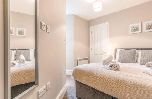 Windsor Apartment | Modern apartment within short walk of The Castle, High Street and Long Walk - FREE PARKING - By Tempstay