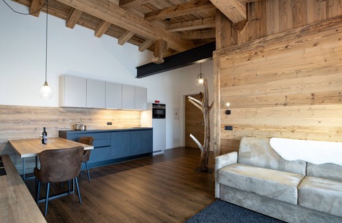 Terento Apartment | Modern Apartment “Wohnung 7” with Mountain View, Wi-Fi, Balcony & Terrace