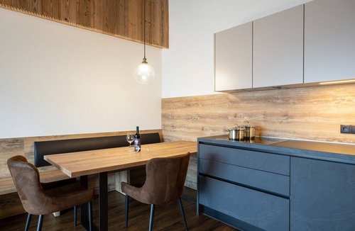 Terento Apartment | Modern Apartment “Wohnung 7” with Mountain View, Wi-Fi, Balcony & Terrace