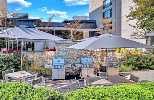 Crystal City Apartment | Modern Apt Near Crystal City & Pentagon City