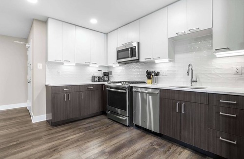 Crystal City Apartment | Modern Apt w/Easy Access to Airport & Metro