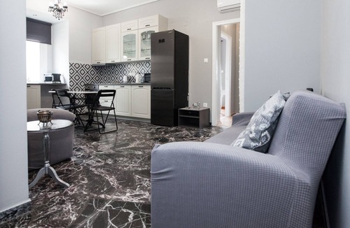 Galatsi Apartment | Modern apt with Increbilbe Athens Views