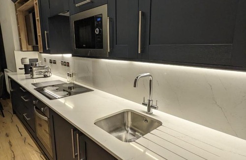 Ealing Apartment | Modern aptmt, 2 Stops to Central London, Smart lock, Netflix
