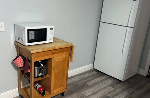 Pine Hills Apartment | -Modern attached en-suite -shared pool -Orlando