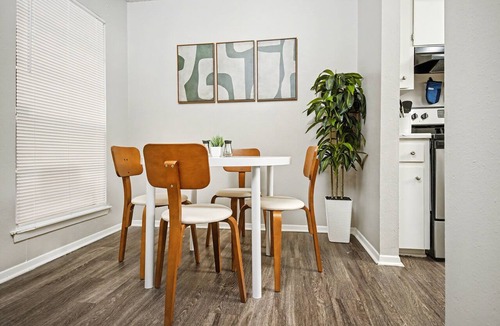 Hyde Park Apartment | Modern Austin Stay King Bed + Fast WiFi Near Downtown