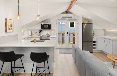 Ballard Apartment | Modern Ballard Flat with Private Entry & Fire Pit