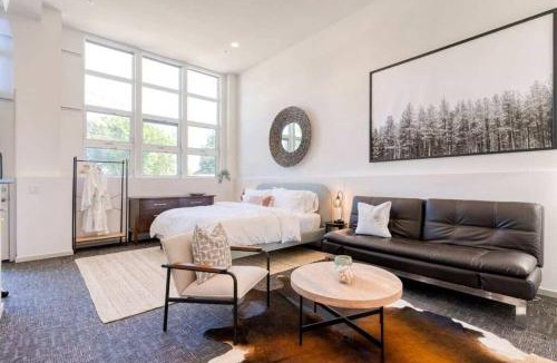 Loyal Heights Apartment | Modern Ballard Townhome with Rooftop Views