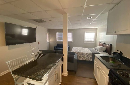 Lilburn House | Modern Basement APT min from Infinite Energy CENTR