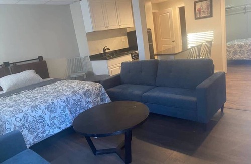 Lilburn House | Modern Basement APT min from Infinite Energy CENTR