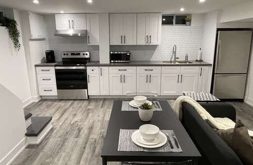 Harwood House | Modern Basement Studio + Access to Cozy Cabin