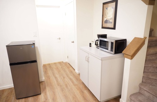 Winnipeg Apartment | Modern Basement Suite with Private Entrance - Perfect for a Relaxing Stay!