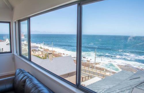 Kalk Bay Apartment | Modern Beach Apartment