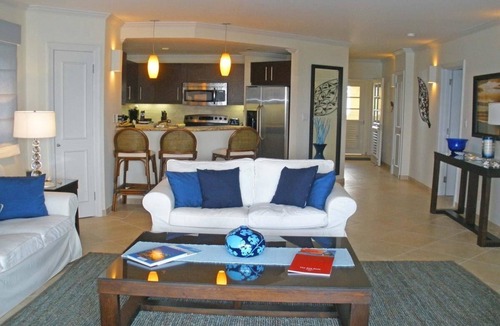 Dover Apartment | Modern Beachfront Condo with Pool - Sapphire 201