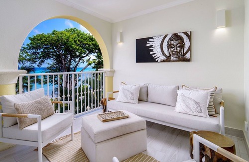 Dover Apartment | Modern Beachfront Condo with Pool - Sapphire Beach 213
