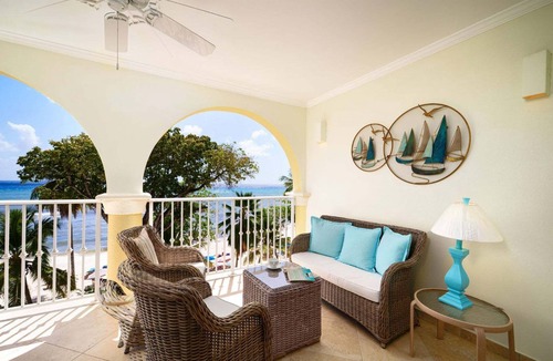 Dover Apartment | Modern Beachfront Condo with Pool - Sapphire 311