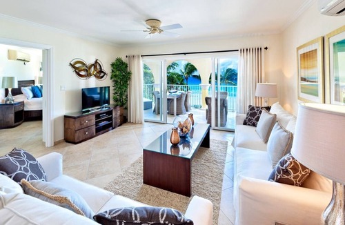 Dover Apartment | Modern Beachfront Condo with Pool - Sapphire 317