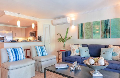 Dover Apartment | Modern Beachfront Condo with Pool - Sapphire 104