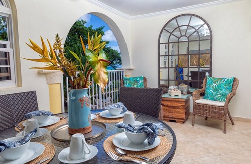 Dover Apartment | Modern Beachfront Condo with Pool - Sapphire 104