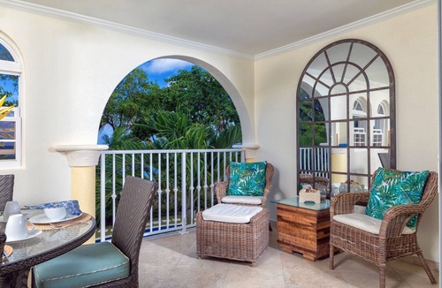 Dover Apartment | Modern Beachfront Condo with Pool - Sapphire 104