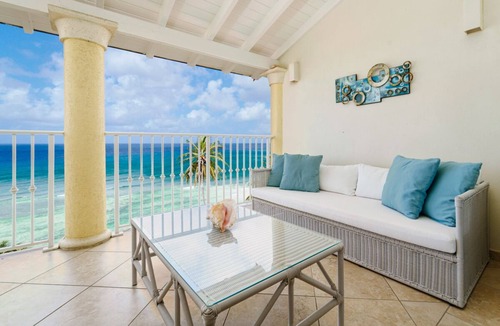 Dover Apartment | Modern Beachfront Condo with Pool - Sapphire 517