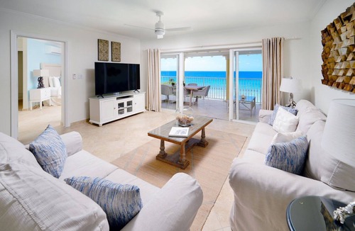 Dover Apartment | Modern Beachfront Condo with Pool - Sapphire 517