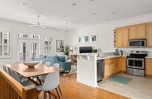 Crescent Beach House | Modern Beach Haüs 4 min walk to beach w/pool BBQ