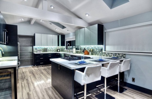 San Onofre House | Modern Beach Retreat: Private Pool & Exclusive Beach Access in Gated Community
