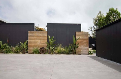 Fitzroy House | Modern Beach Tiny Homes Near Fitzroy