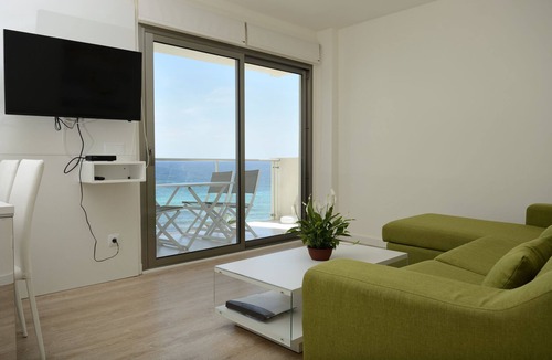 Sant Llorenc des Cardassar Apartment | Modern beachfront apartment