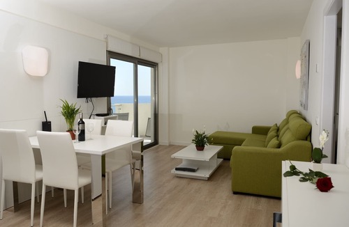 Sant Llorenc des Cardassar Apartment | Modern beachfront apartment