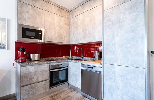 Sitio de Calahonda Apartment | Modern Beachfront Escape, Calahonda
