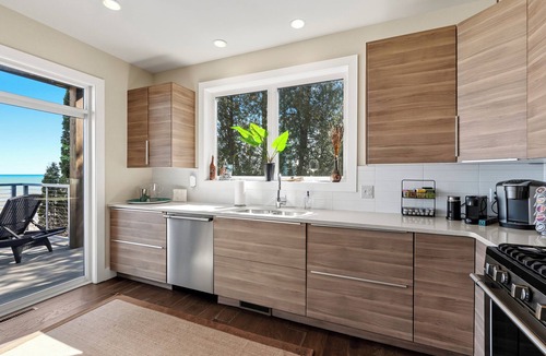 Oostburg House | Modern | Beachfront | Sleeps 10