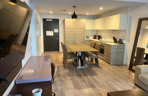 Hollywood Apartment | Modern Beachside Condo with Rooftop Pool