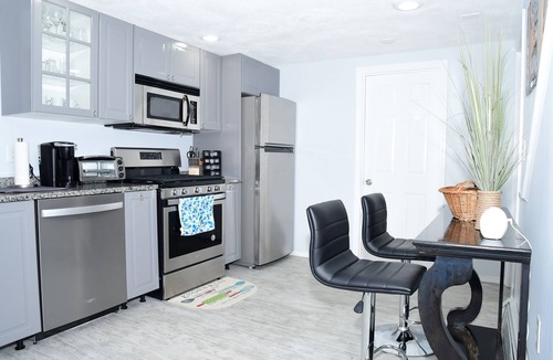 Revere Apartment | Modern Beachside Space - Near Boston/Airport/Train