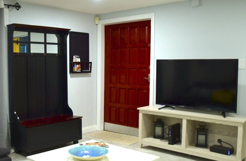 Revere Apartment | Modern Beachside Space - Near Boston/Airport/Train