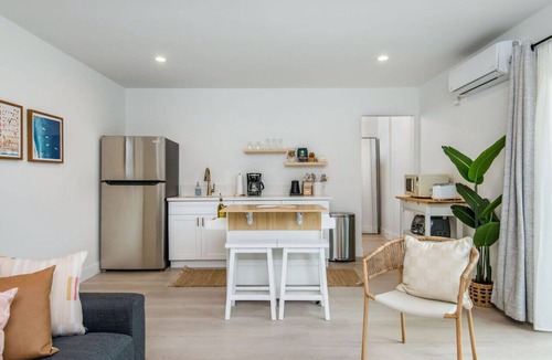 Marina Peninsula Apartment | Modern Beachside Studio