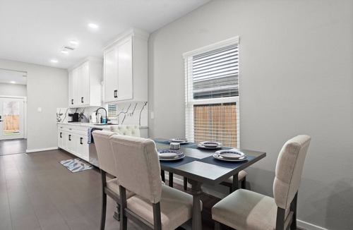 San Jacinto House | Modern/Beachy 3-bedroom house, close walking to beach, close driving to Strand