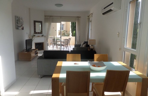 Polis House | Modern Beautiful Town House/Beautiful views. Centre 10 mins walk. UK TV/WiFi