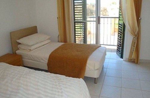 Polis House | Modern Beautiful Town House/Beautiful views. Centre 10 mins walk. UK TV/WiFi